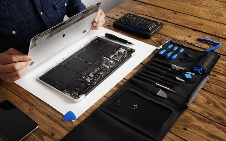 How To Safely Remove A Swollen Laptop Battery